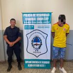 <em>EN UN OPERATIVO POLICIAL Y DE TRÁNSITO, INTENTÓ FUGARSE EMBISTIENDO AL PERSONAL.</em>